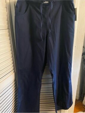 New woman’s maevn scrub pants size large